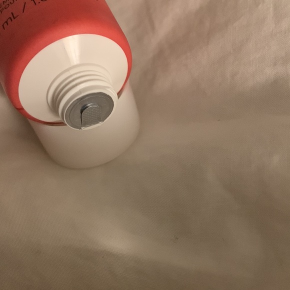 New Skylar Coral Renewing Hand Cream with hyaluronic acid and peptides - Picture 4 of 4